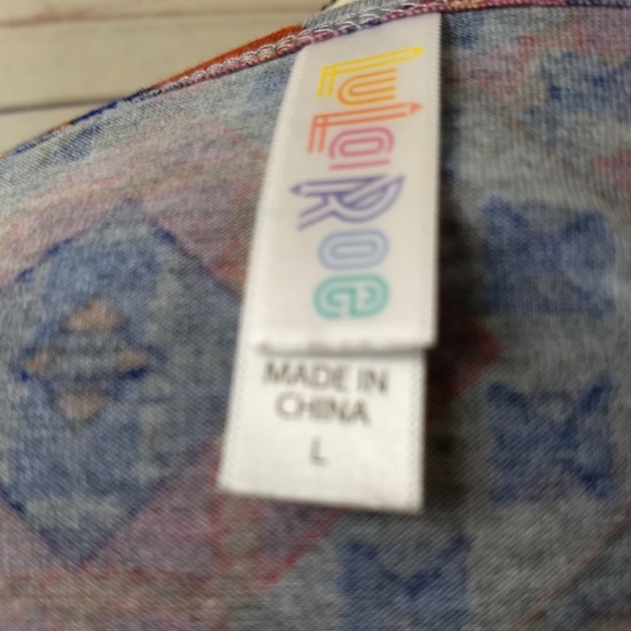 LuLa Roe Aztec Short Sleeve Top - Picture 6 of 7